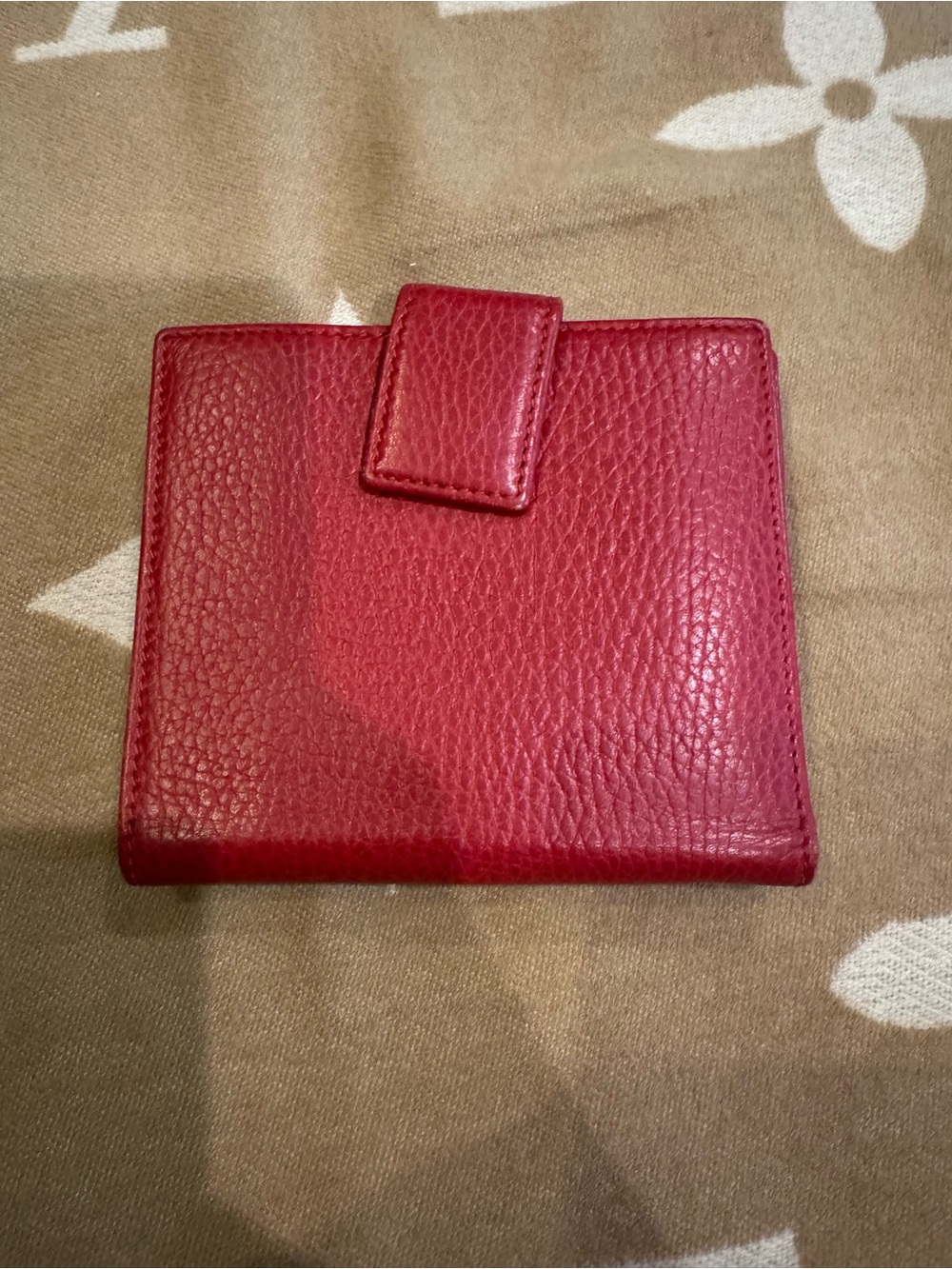 Gucci Red Pebbled Leather Compact Wallet with Gold Double G AUTHENTIC!! I - Picture 2 of 4